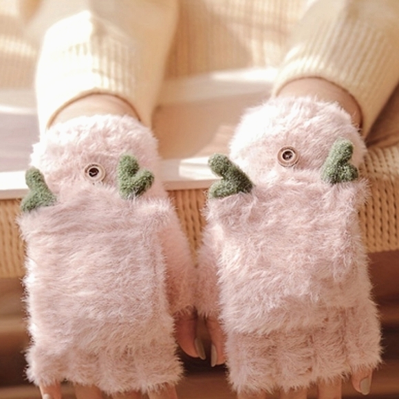🍒NWT🍒 FUZZY REINDEER CONVERTIBLE GLOVES - Picture 3 of 7
